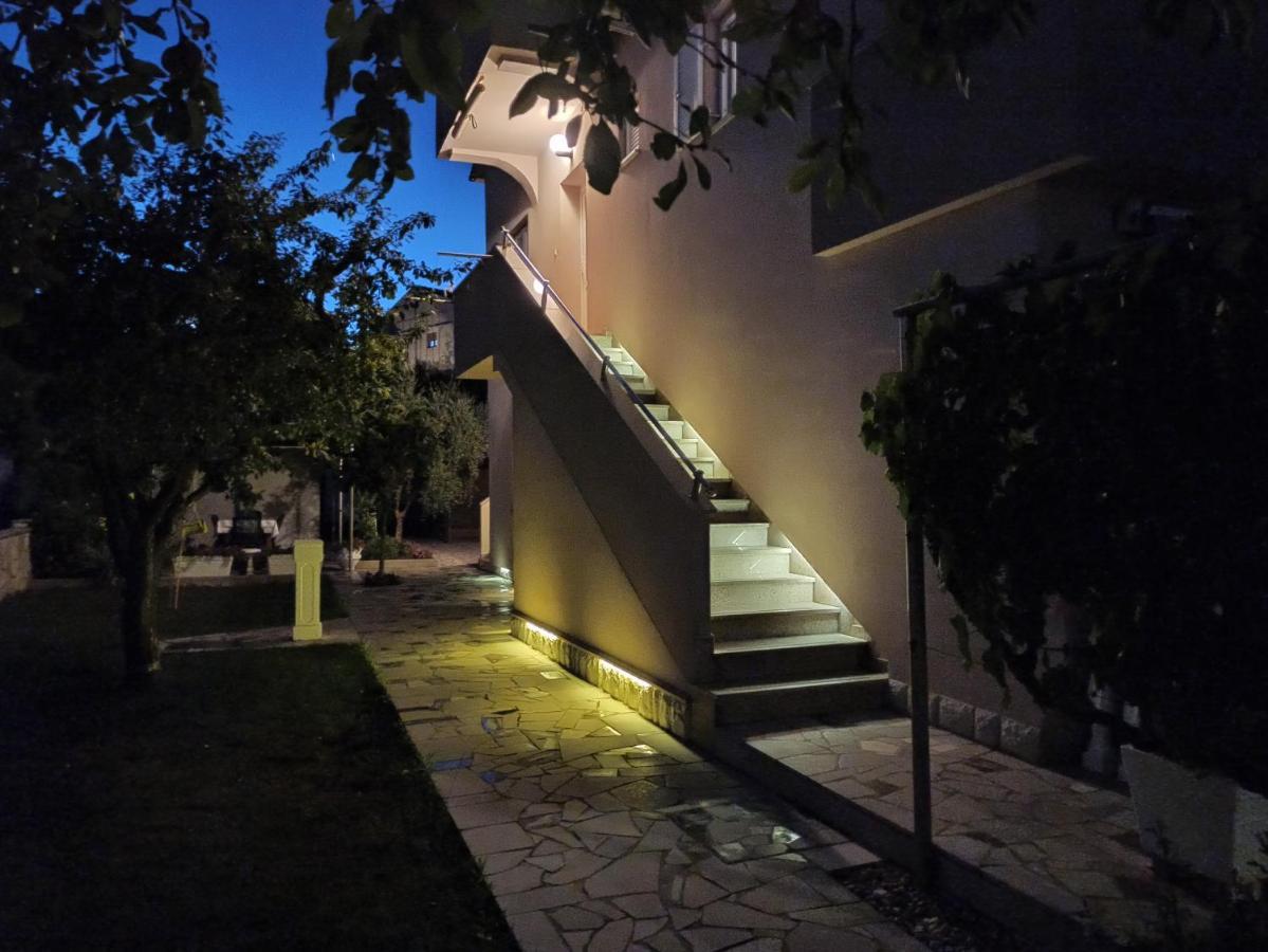 Apartmani Vesna Krk Town Exterior photo